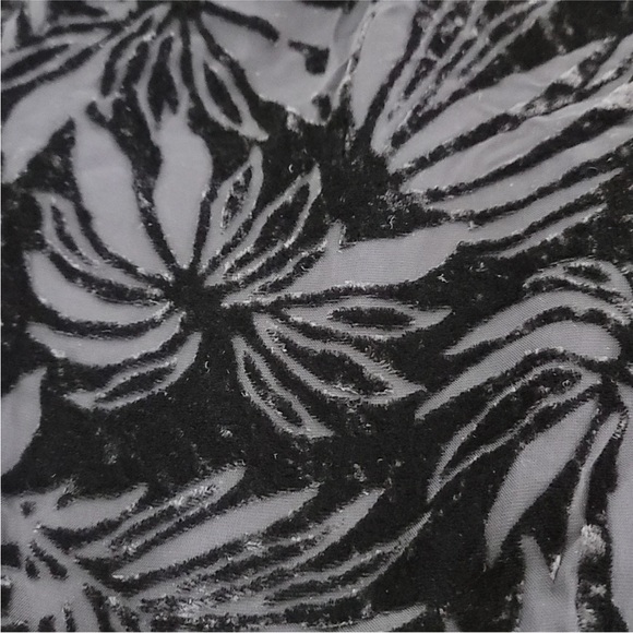 TORRID BURNOUT VELVET BOMBER JACKET - BLACK - SZ 1 - Picture 6 of 7